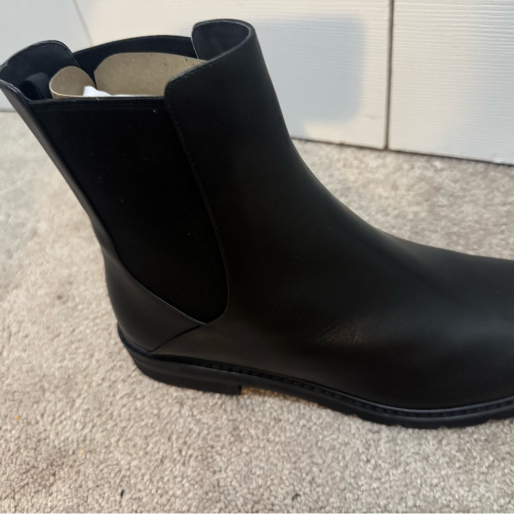 Stuart Weitzman Women’s Black Leather Chelsea Boots